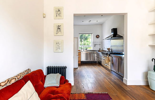 Retro Charm and Modern Comforts - Photo 6