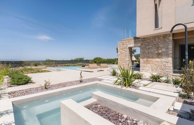 Allure Wellness Retreat - Photo 16