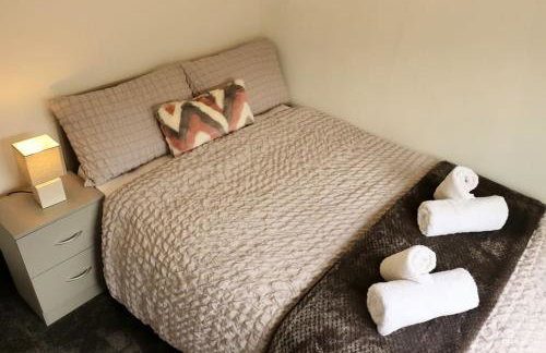 Charming 3 Bedroom Property FREE WiFi & Parking - Foto 68