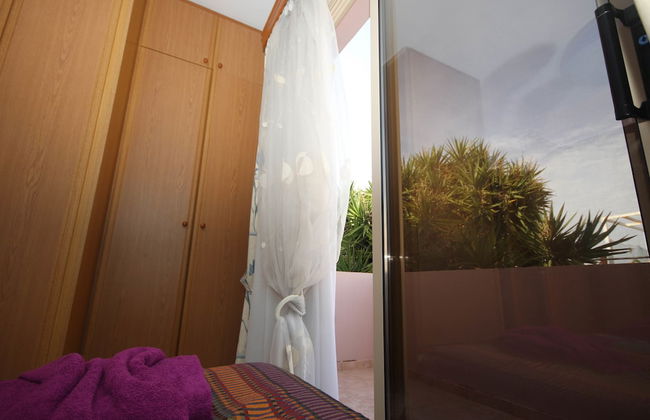 2 Bedroom House near Tombs of the Kings - Photo 7