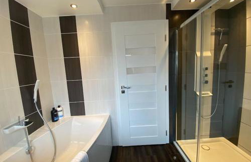 Modern 3-Bedroom villa, 3 Parking Spaces, WiFi - Foto 17