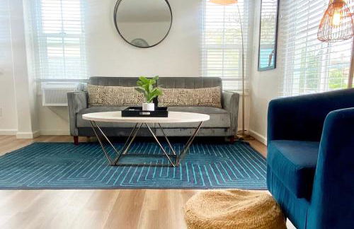 Crown Point Home w/ Cowboy Pool 2 Blocks to Bay - Foto 3