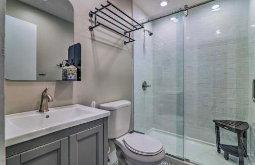 Unwind Fireside and Walk to Slopes! Poconos Getaway - Foto 24