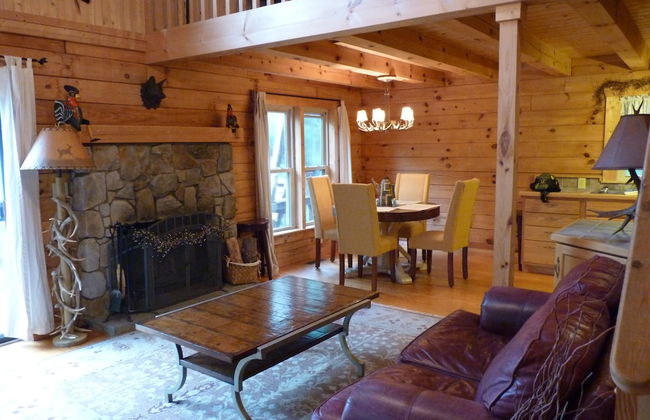 Horseshow Hideaway – Pet Friendly Cabin, 7 Minutes to TIEC - Foto 12