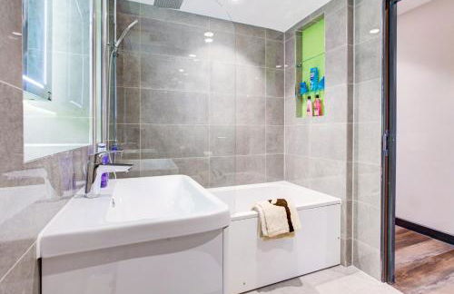 Private & Stylish 2 bedroom London Apartment - Foto 21