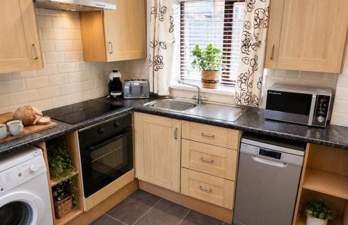Romeo Cottage - Sleeps 4 - Open Plan Barn - Private Hot Tub & Garden - Foto 17