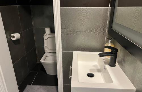 Lovely 1 bedroom flat High Barnet 3 mins away - Photo 13