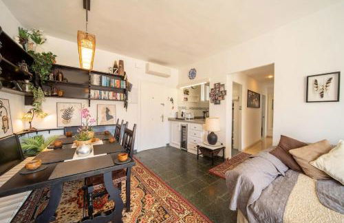 Sun-Drenched, Sea-View Apartment with Giant Patio! - Photo 22