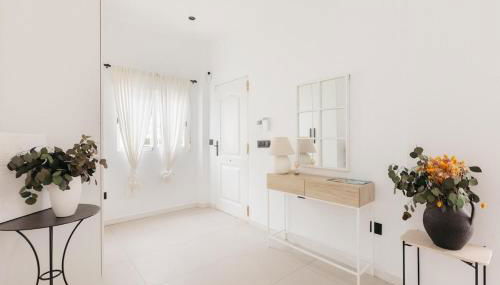 Spacious villa with private pool & garden for 4 - Photo 3