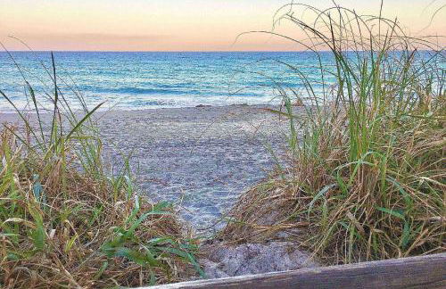 Coastal Village Retreat - Photo 23