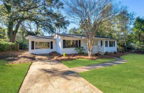 Spacious 4BD - Central Stay with Backyard & Games - Foto 20