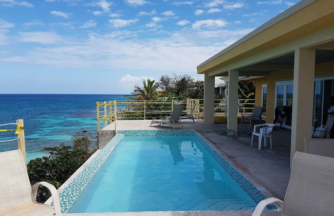 Je Suis Jamaica - 4 B R Beachfront Villa w Staff - Photo 78