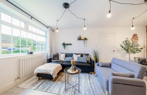 Large 6-Bed house, Free Parking & Motorway Access - Foto 12