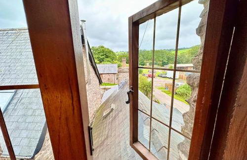 16th Century Farm House,6 Beds,5 BATHROOMS,SLEEPS 15,BBQ,HOT TUB,CINEMA ROOM WITH SURROUND SOUND,With Cymru Holidays - Foto 40