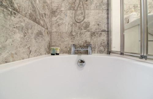 Cosy Modern 3 Bedroom House in Bradford City - Foto 21