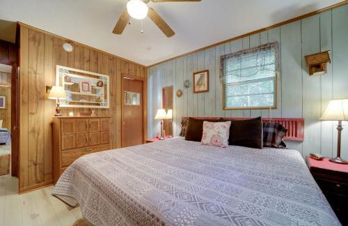 Smoky Mtn Hideaway Screened Porch and Fire Pit - Foto 13