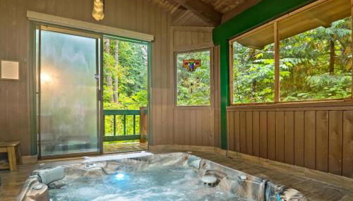 ZigZag Basecamp · Cozy Cabin Perfect for Nature Escapes w/ Hot Tub - Photo 2