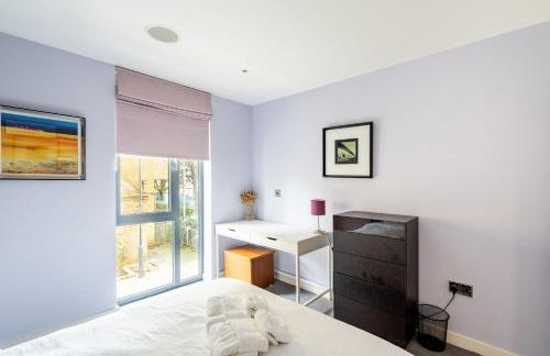 King beds apartment with en-suite, private balcony and elevator by iconic Portobello Market - Foto 30
