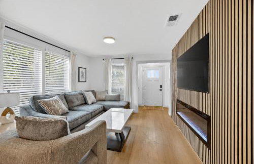 Walk to stadium! Cozy 2BR home - historic district - Photo 41
