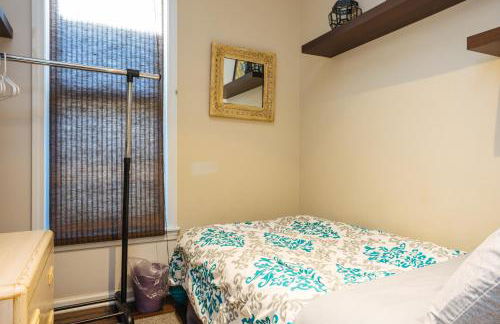 5 Bedroom Huge House in Best Location Parking Fireplace Back Yard - Foto 28