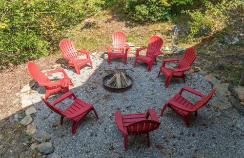 Big Boulder-Hot Tub, WiFi, Firepit, Arcade, Hiking - Foto 13