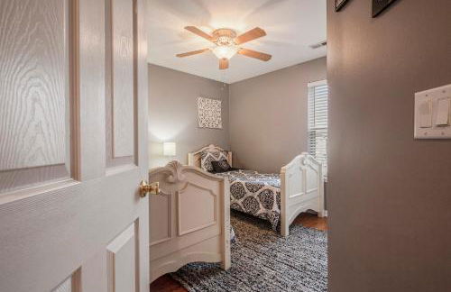 Hot Tub Hideaway 3 BR - Foto 10