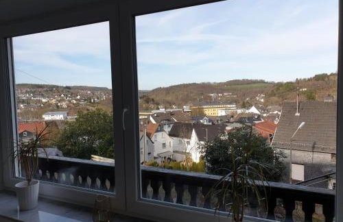 Schöne Wohnung über Wissen - Foto 10