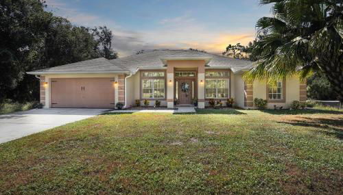 Spacious 4BR Retreat with Heated Pool & Spa home - Foto 2