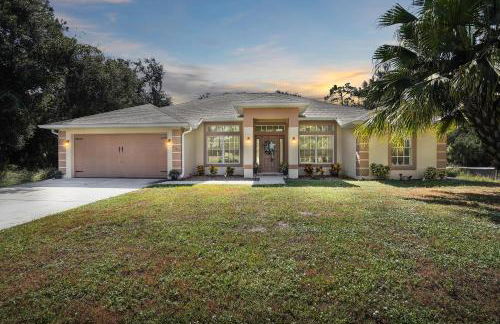 Spacious 4BR Retreat with Heated Pool & Spa home - Foto 2
