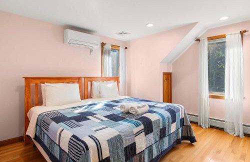 Spacious Home with Direct Pond Access! - Foto 27