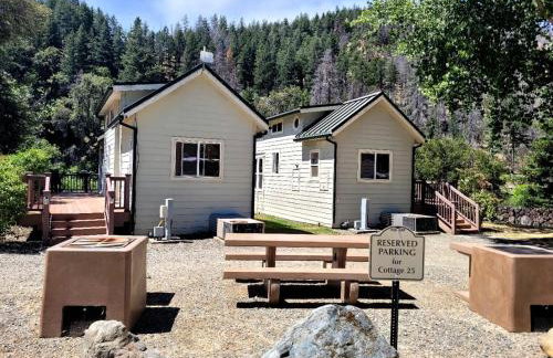 Charming Cottage Rental with Fabulous Views of the Trinity River in Northern California - Foto 33