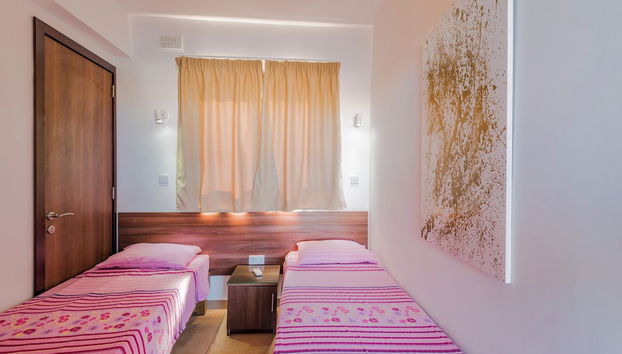 Blue Harbour – Seafront Self-Catering Holiday Penthouse – St Paul’s Bay - Foto 2, Zimmer