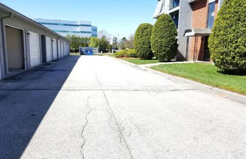 Fully Furnished 1st Floor 1 Bed 1 Bath Condo - Close To Shopping & Hwys North&South - Foto 28