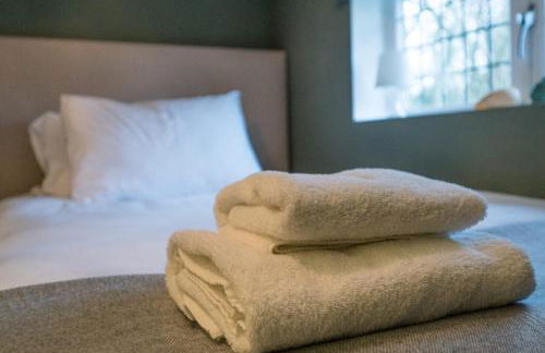 Hollyhocks, Tunstall - Foto 32