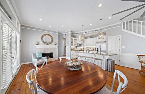 Huge beach house with great views, steps from sand - Foto 16