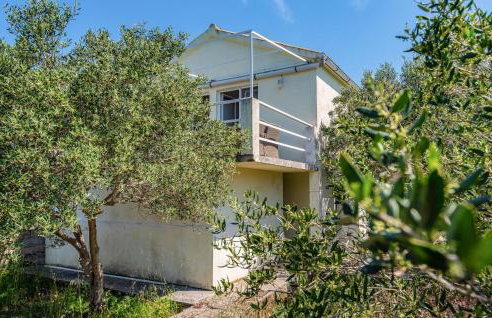 2 Bedroom Nice Home In Molat - Photo 13