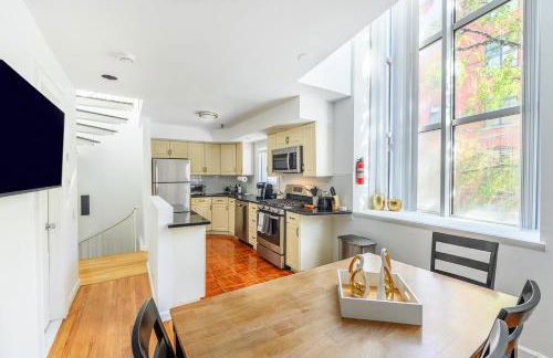 Modern 3BR Townhouse with Private Rooftop & Parking Minutes to NYC - Foto 23