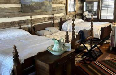 Redesign Wooden Cabin with Jacuzzi and Front Porch in North Carolina - Foto 34