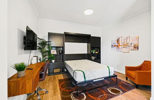 Beverly Hills 2 bed 2 bath Penthouse with Den and Parking 414 - Photo 16