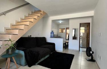 Duplex em Itaúna 4min da Praia que ocorre o WSL, 1min da pista de skate do LS, pracinha com parque infantil, quadra de futebol, tudo isso a 1 min da duplex, perto do comércio, wi-fi super rápido, monitoramento 24hrs - Foto 14