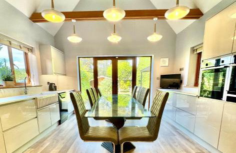 Serene Retreat - Hot Tub - Pool Table - Close to New Forest and Bournemouth Beach - Sleeps 12 - Foto 2