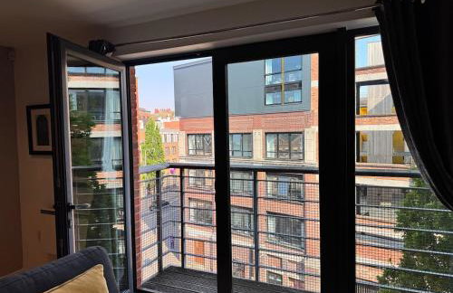 Balcony Free Parking Huge TV City Centre Apt - Foto 15