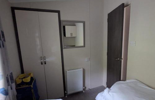 2-Bed Ringwood Cabin - incl Park Pass SelfCheckin - Foto 2