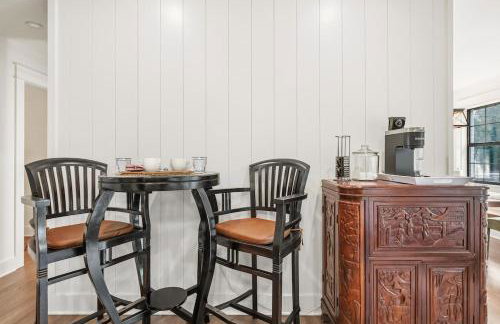 Boho Retreat with 2 Masters and Plenty of Space - Foto 12
