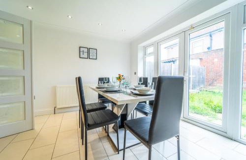 Modern Spacious 4 Bed Hayes Home with Free Parking - Foto 6