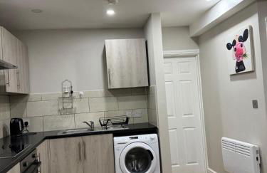 Stylish 2 Bed Apt Near Birmingham - Foto 8