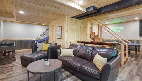 Game RoomHot Tub4mi to Rock HouseGives Back! - Foto 5