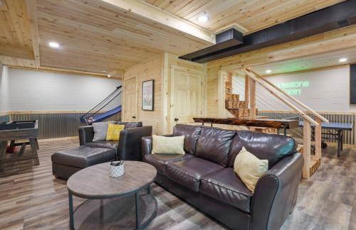 Game RoomHot Tub4mi to Rock HouseGives Back! - Foto 5