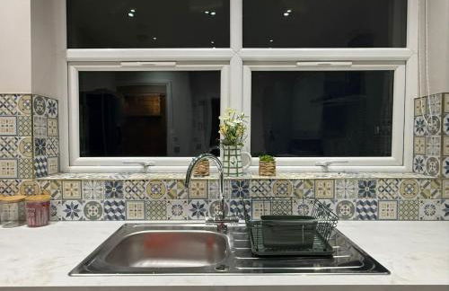 Large Luxury 4 bedroom home with parking - Foto 29