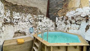 Villa privada y piscina salina y chimenea colgante - Foto 3